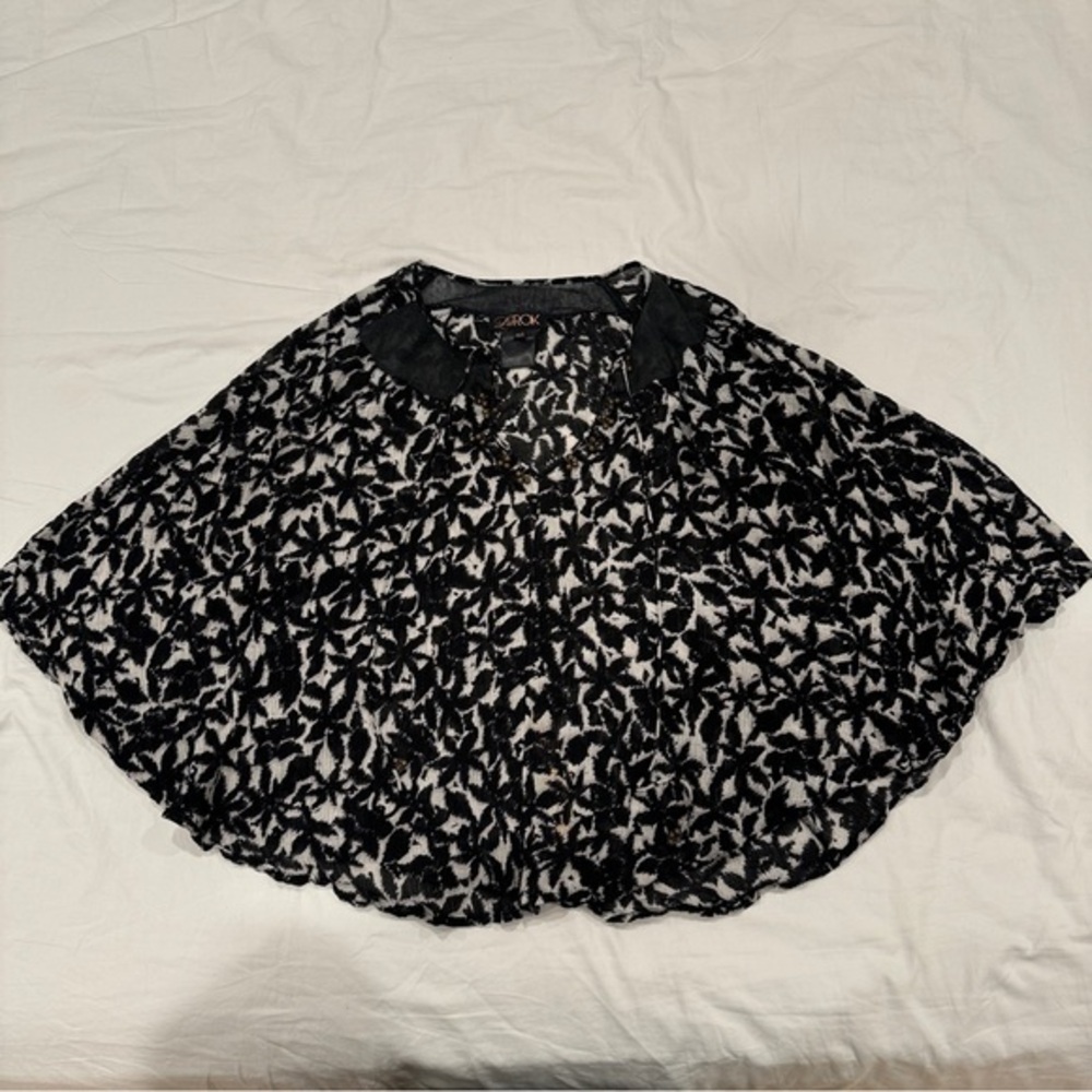 LaRok black & white coverup/poncho/top - S